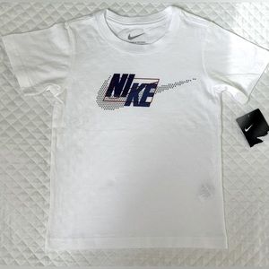 NWT New NIKE Brand Boys 100% Cotton White Tee T-Shirt Front Logo Swoosh Size 7